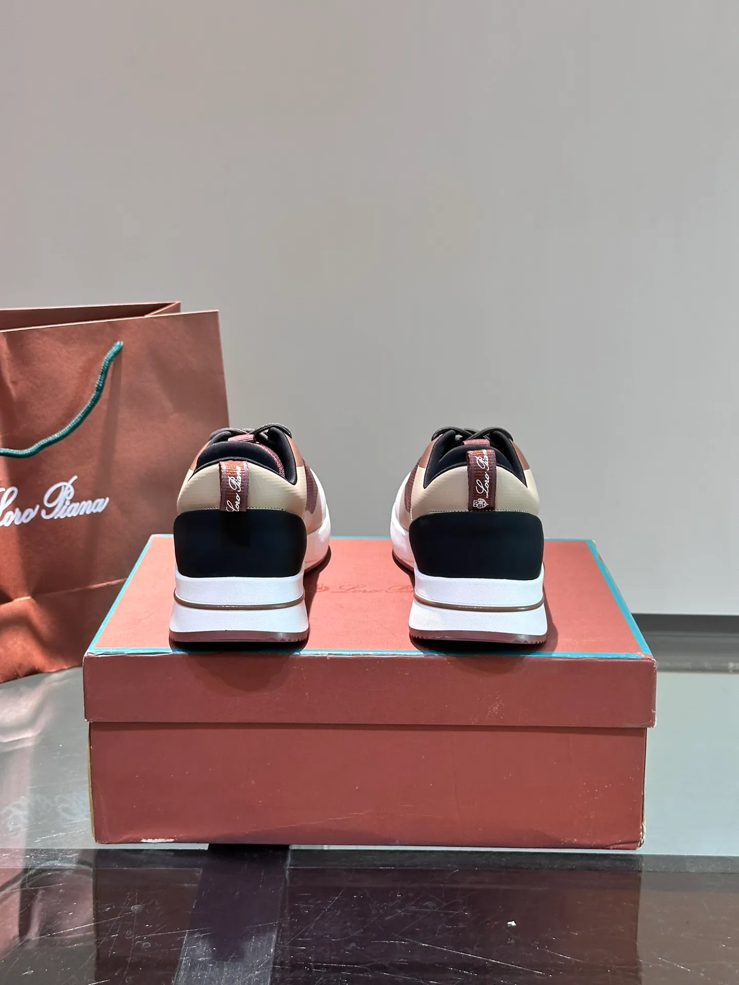 Factory price: 540💰Loro men's shoes💰iana niche Loro classic jogging shoes, men's lace-up casual shoes and sneakers, high-quality lightweight and comfortable fabrics, suitable for outdoor leisure, the color scheme is young and energetic, and it looks great with sportswear or casual suits! Size: 39-45 (46 customized)